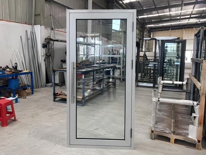 EUWOO aluminum commercial door — extruded 6063-T5 aluminum frame with tempered glass, factory-direct