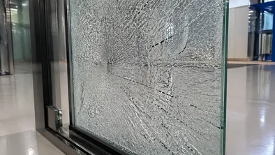 Laminated glass with PVB interlayer keeping fragments adhered after impact