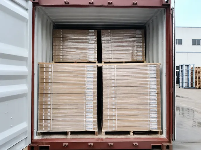 Flat-pack KD interior commercial doors loaded in 40HQ container