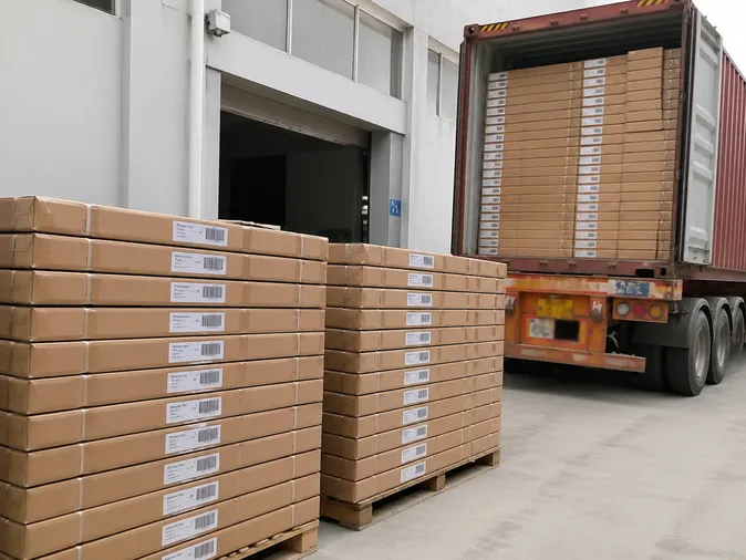 KD flat-pack exterior door packaging and container loading for export