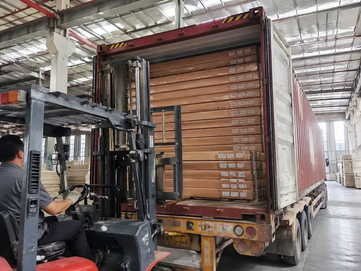 Interior fire door KD packaging and 40HQ container loading
