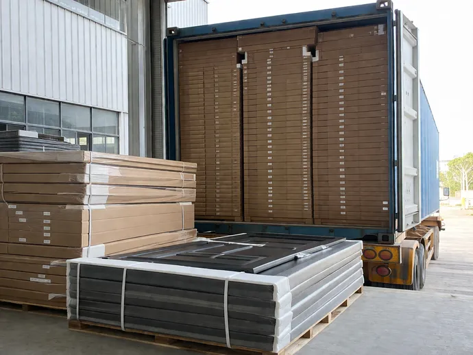 Iron security door KD flat-pack packaging and container loading