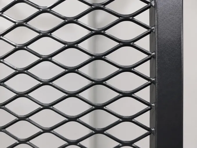 Close-up of EUWOO expanded steel mesh panel showing 20x40mm diamond aperture pattern and strand construction